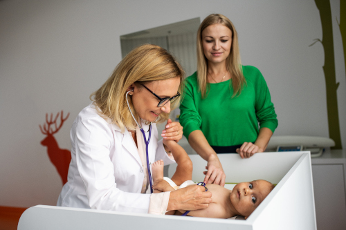 Pediatra enel-med -wizyta dziecka