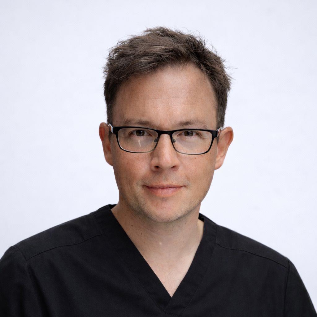 lekarz dentysta Artur Rycharski - Chirurg stomatologiczny-konsultacja