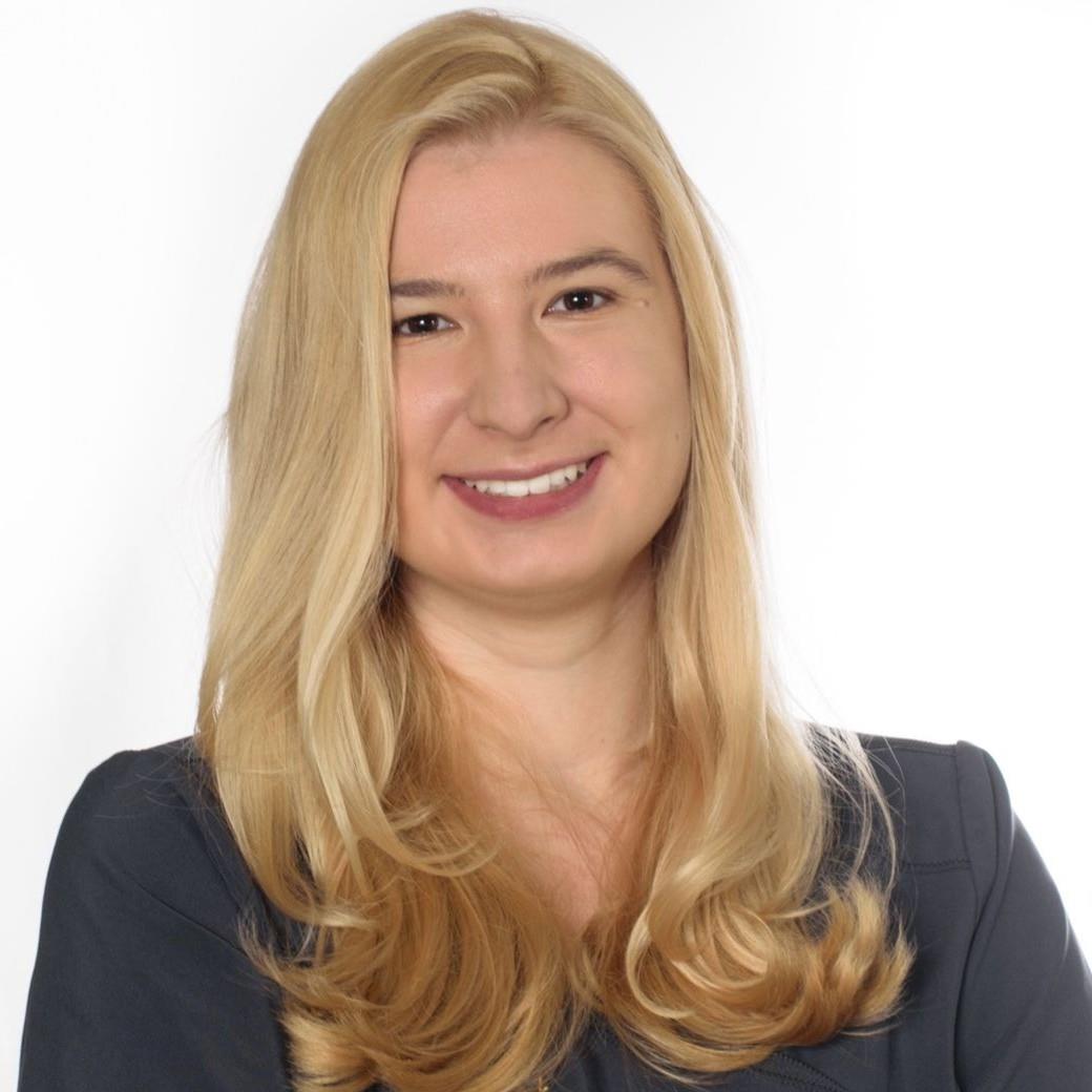 lekarz dentysta Julia Janas - Kwalifikacja do leczenia w sedacji (gaz rozweselający)