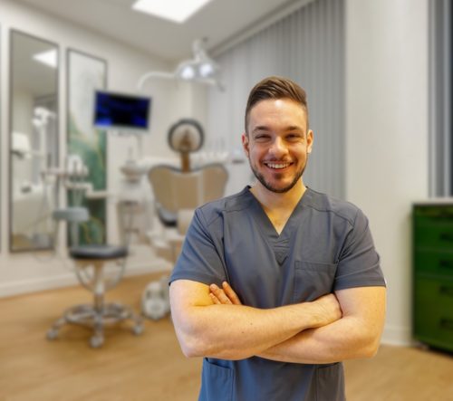 lekarz dentysta Jakub Ferenc - Chirurg stomatologiczny-konsultacja