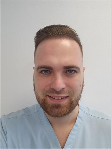 lekarz dentysta Jakub Białkowski - Chirurg stomatologiczny-konsultacja