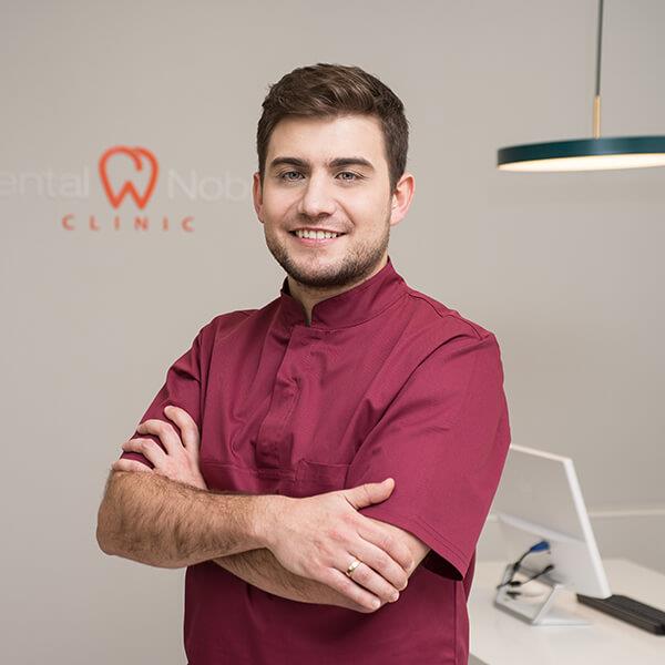 Kamil Sidorowicz - Chirurg stomatologiczny-konsultacja