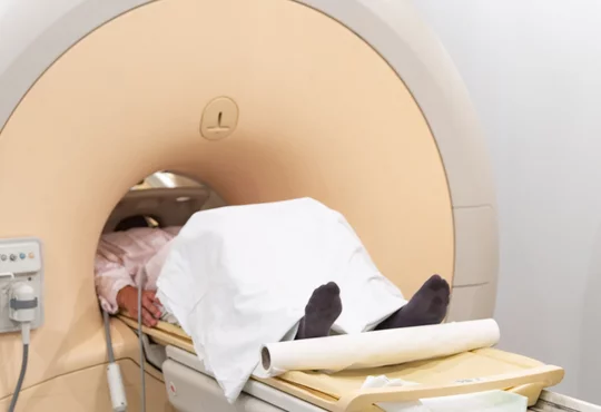Rezonans magnetyczny z kontrastem – dlaczego nie należy się bać?