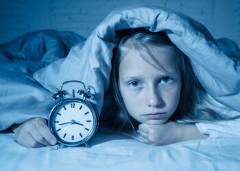 Bezsenność u dzieci i problemy ze snem u nastolatków - jak z nimi walczyć?
