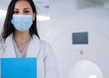 Niskodawkowa tomografia komputerowa płuc – badanie pomocne w diagnostyce pocovidowej