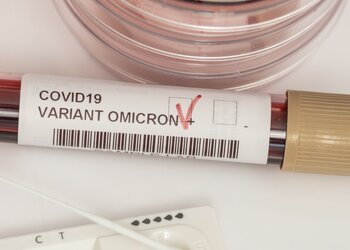 Omikron – nowy wariant koronawirusa. Co o nim wiemy?