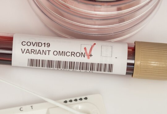 Omikron – nowy wariant koronawirusa. Co o nim wiemy?
